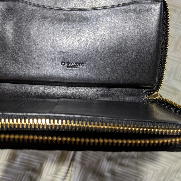 NWT COACH WRISTLET - Picture 4 of 9